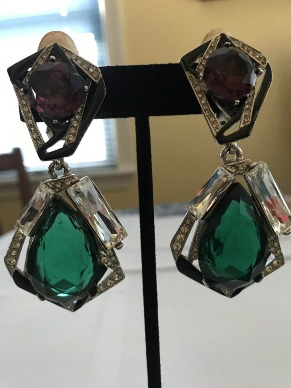 Oscar Dela Renta  Big Clip on earrings